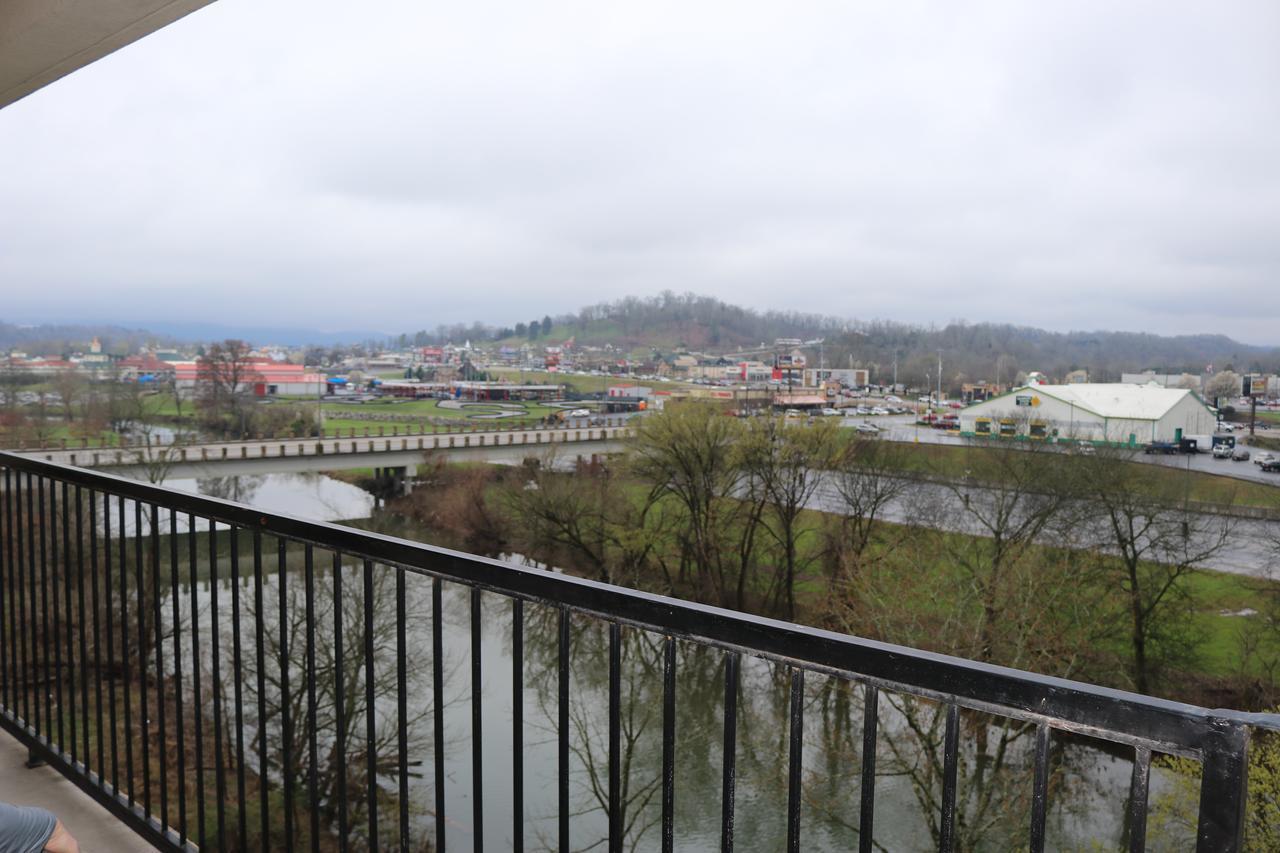 River Crossing Resort Пиджен Фордж Екстериор снимка